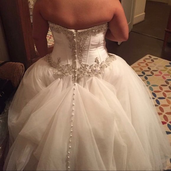 ALLURE BRIDAL WEDDING DRESS - Picture 7 of 7